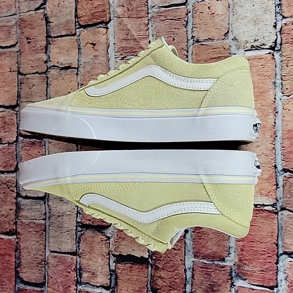 VANS LEATHER LOWTOPS, WOMANS SIZE 6.5 EUC - Picture 7 of 11